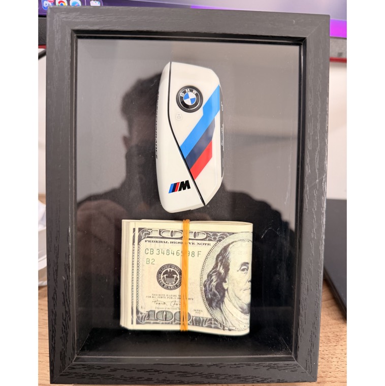 Black frame detail